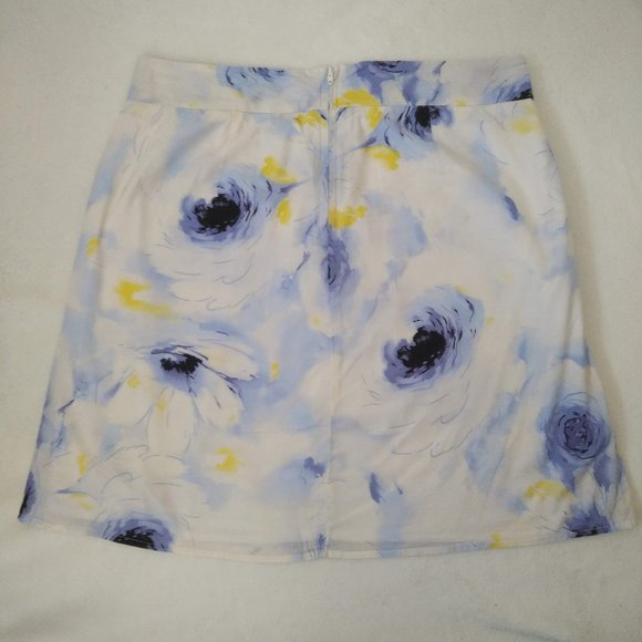 Smart Set | Floral Skirt | Size 8 - Picture 5 of 11